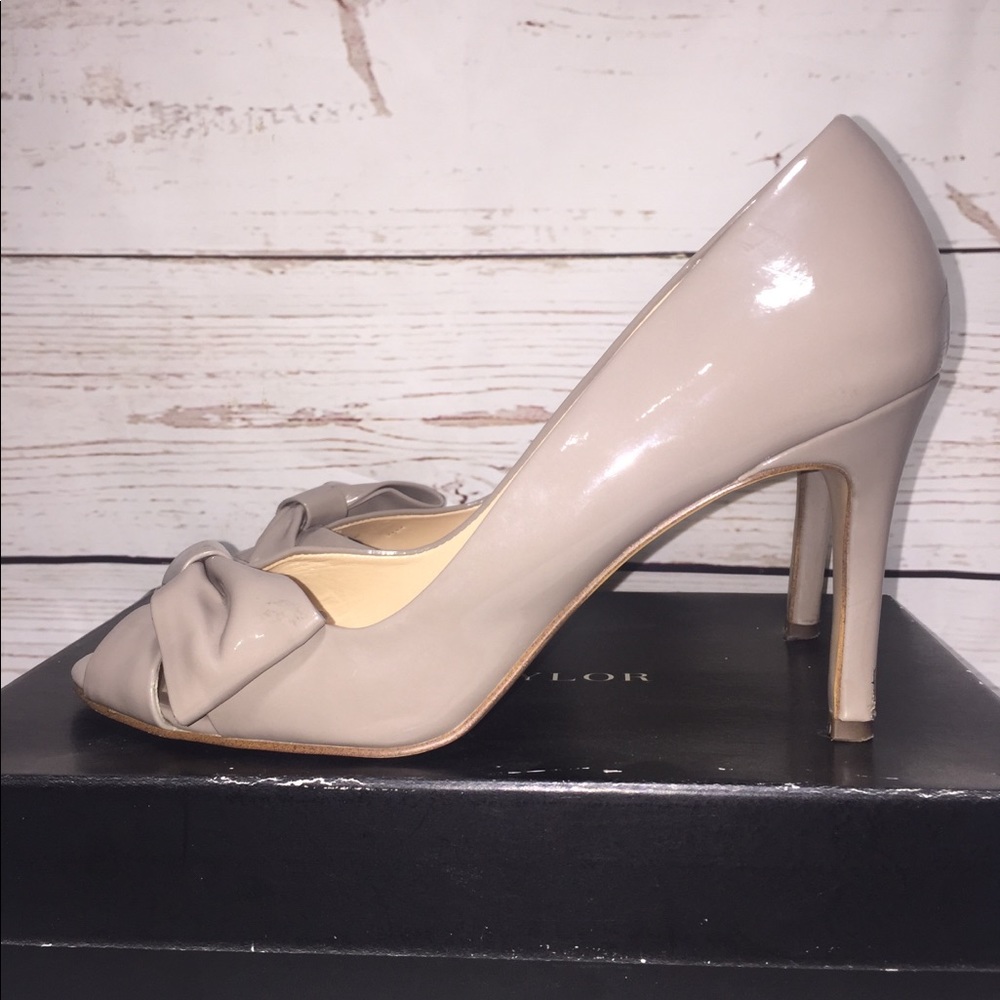 ANN TAYLOR BROOKE PEEPTOE PUMP SIZE 9